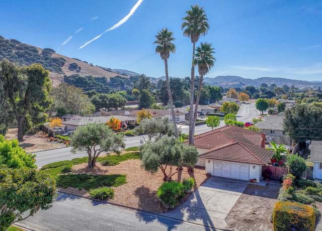 Property at 20090 Portola Dr, Salinas, CA 93908, 2 beds, 2.5 baths