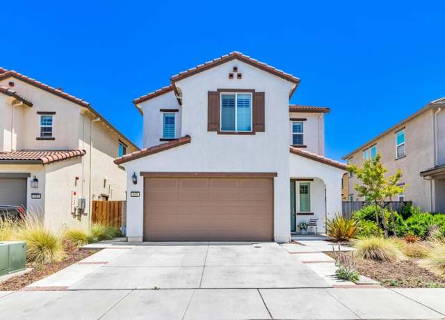 Property at 555 Sparrow St, Hollister, CA 95023, 3 beds, 2.5 baths