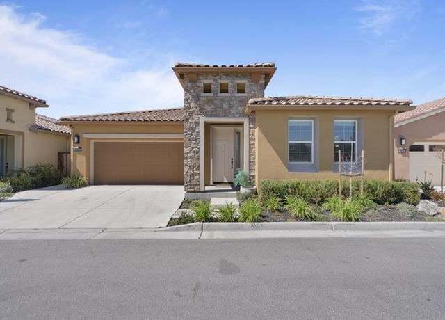 Property at 2008 White Oak Dr, Hollister, CA 95023, 2 beds, 2 baths
