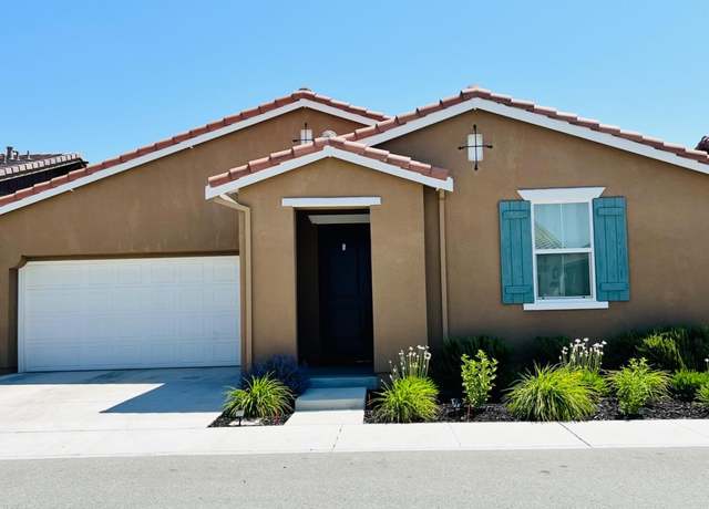 Property at 2051 White Oak Dr, Hollister, CA 95023, 2 beds, 2 baths