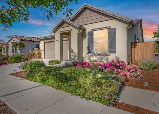 Property at 681 Segovia Dr, Hollister, CA 95023, 3 beds, 3 baths