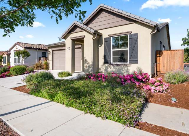 Property at 681 Segovia Dr, Hollister, CA 95023, 3 beds, 3 baths