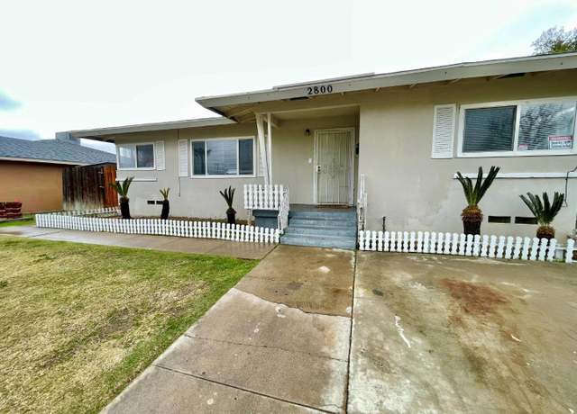 Property at 2800 Berger St, Bakersfield, CA 93305, 3 beds, 2.5 baths