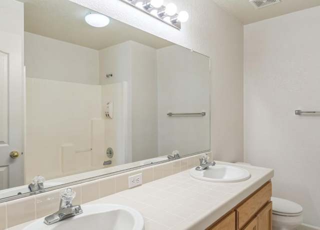 Property at 859 Sandra St, Los Banos, CA 93635, 5 beds, 3 baths