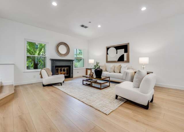 Property at 983 La Mesa Ter Unit B, Sunnyvale, CA 94086, 3 beds, 2.5 baths