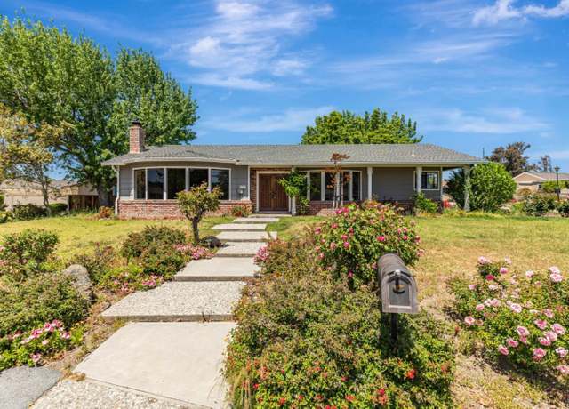 Property at 445 Marks Dr, Hollister, CA 95023, 3 beds, 2 baths