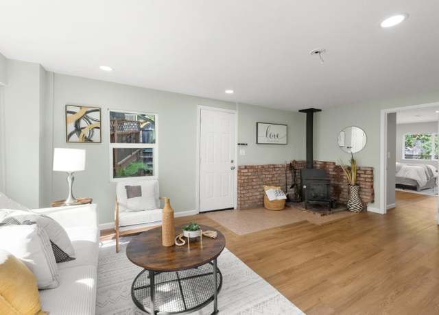 Property at 19046 Laurel Dr, Los Gatos, CA 95033, 2 beds, 1 bath