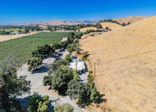 Property at 820 Comstock Rd, Hollister, CA 95023, 3 beds, 2 baths