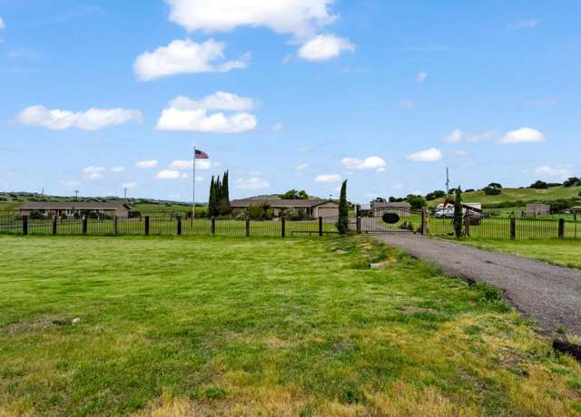 Property at 38780 Dinosaur Point Rd, Hollister, CA 95023, 3 beds, 2.5 baths
