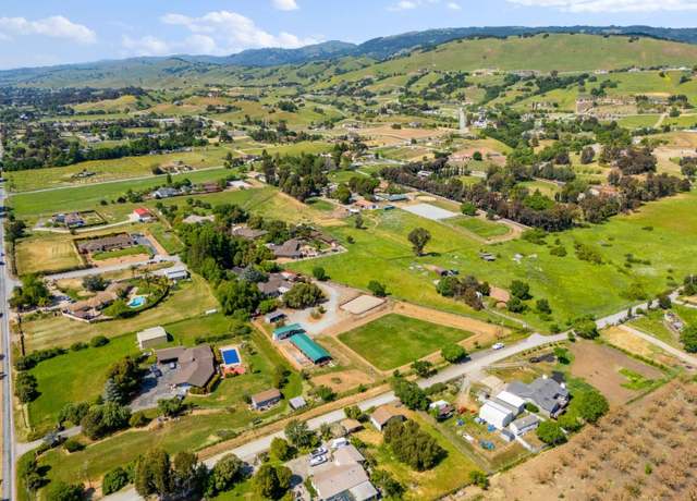 Property at 9900 Walter Welsher Ct, Gilroy, CA 95020, 4 beds, 2.5 baths