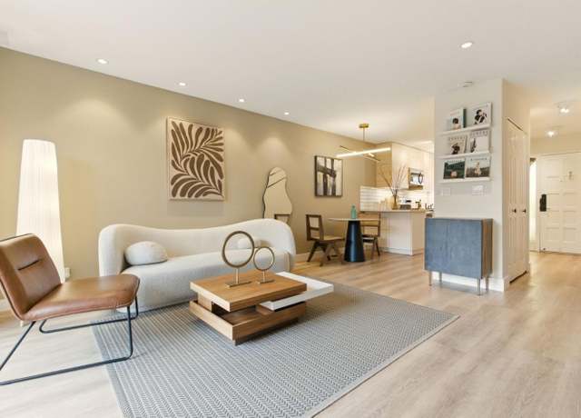 Property at 415 Oak Ave, Redwood City, CA 94061, 2 beds, 1.5 baths