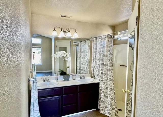 Property at 521 LEAMON St, Tracy, CA 95376, 3 beds, 2.5 baths