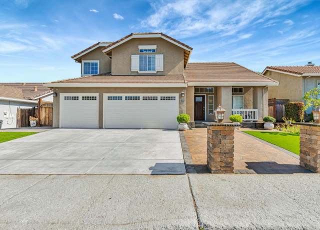 Property at 1700 Hemlock Ct, Hollister, CA 95023, 4 beds, 3 baths
