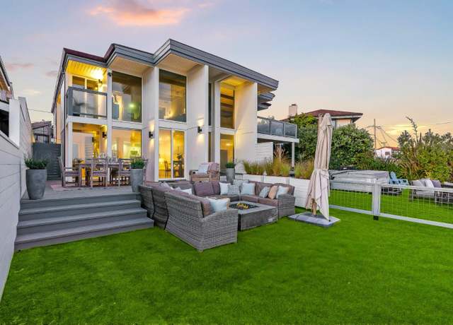 Property at 9 Rockview Dr, Santa Cruz, CA 95062, 4 beds, 3 baths