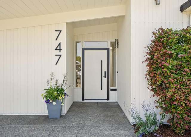 Property at 747 De Soto Dr, Palo Alto, CA 94303, 4 beds, 3 baths