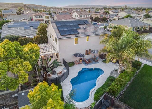 Property at 1031 Harbor Ct, Hollister, CA 95023, 4 beds, 2.5 baths