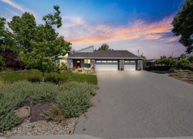 Property at 141 Holliday Dr, Hollister, CA 95023, 4 beds, 3 baths