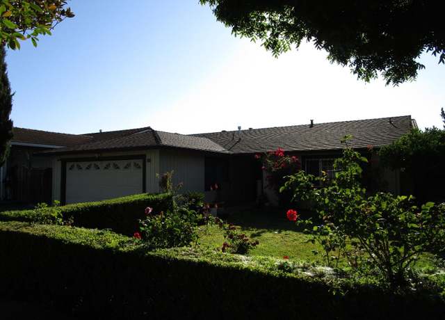 Property at 271 Carnoble Dr, Hollister, CA 95023, 3 beds, 2 baths