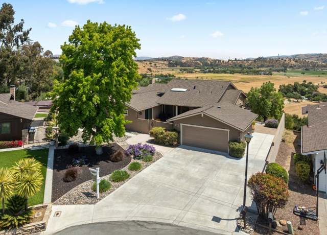 Property at 38 Barbras Ct, Hollister, CA 95023, 3 beds, 2.5 baths