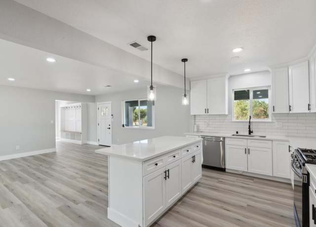 Property at 13394 Avenue 21 1.2, Chowchilla, CA 93610, 5 beds, 4 baths