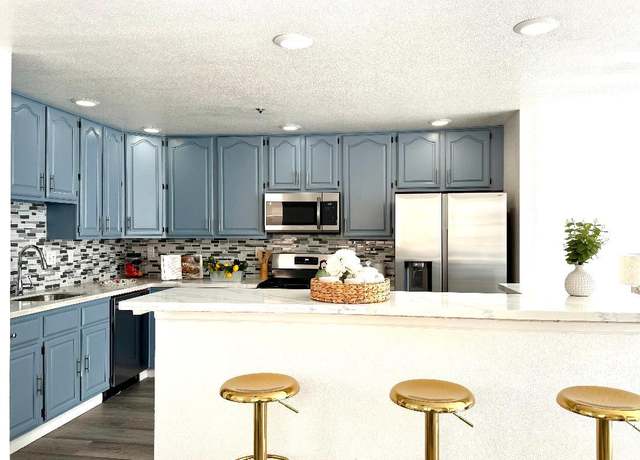 Property at 900 Hillside Blvd, Daly City, CA 94014, 4 beds, 3 baths