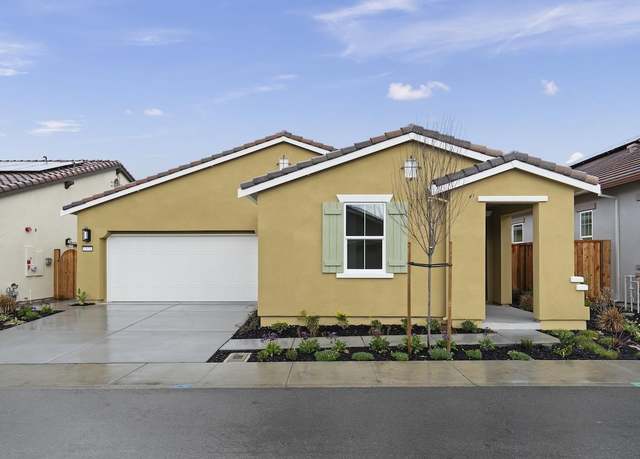 Property at 2171 White Oak Dr, Hollister, CA 95023, 2 beds, 2 baths