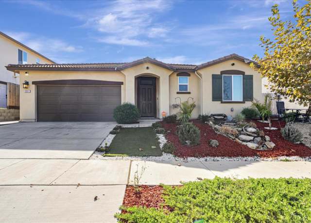 Property at 2051 Rosewood Dr, Hollister, CA 95023, 3 beds, 2.5 baths