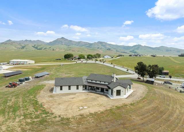 Property at 3000 Coppa Ct, Hollister, CA 95023, 3 beds, 2.5 baths