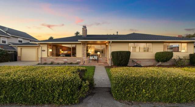 Photo of 639 Myrtle St, Half Moon Bay, CA 94019