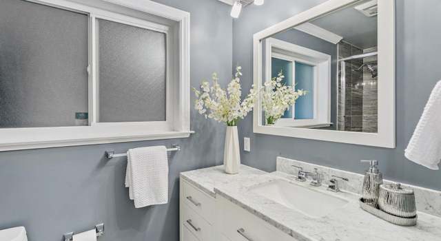Photo of 460 Lassen St #5, Los Altos, CA 94022
