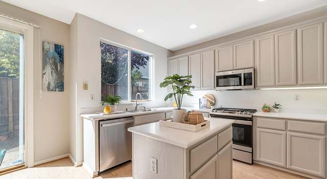 Photo of 916 Oakes St, East Palo Alto, CA 94303
