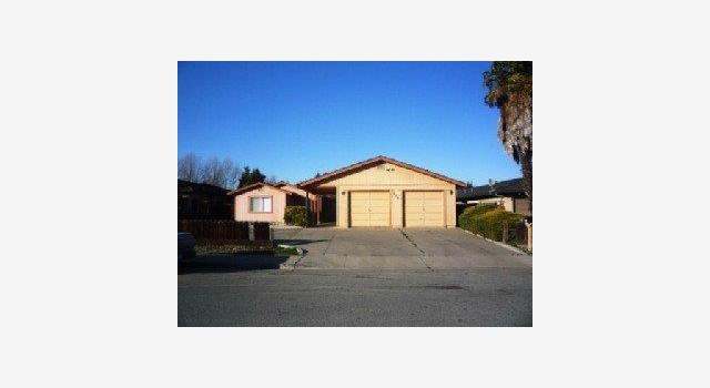 Photo of 870 APRICOT Ln, Hollister, CA 95023