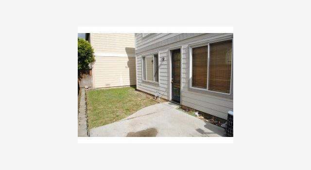 Photo of 940 OAKES St, East Palo Alto, CA 94303