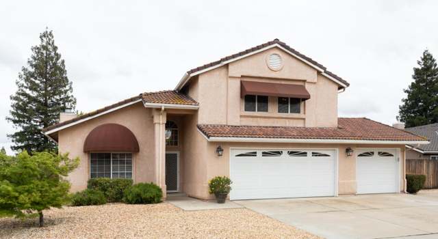 Photo of 847 Amber Ave, Clovis, CA 93611