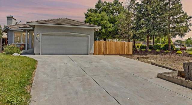 Photo of 955 Valley Oak Dr, Hollister, CA 95023