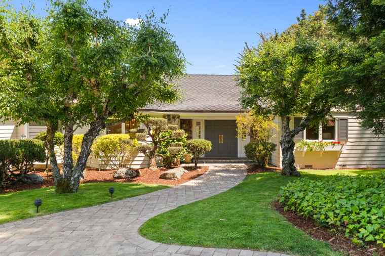 Photo of 2295 Skyfarm Dr HILLSBOROUGH, CA 94010