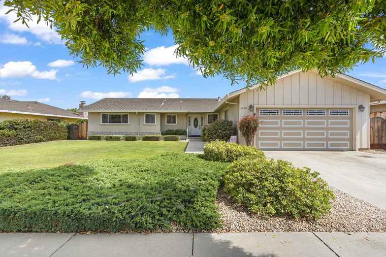 Photo of 1500 Sunset Dr HOLLISTER, CA 95023