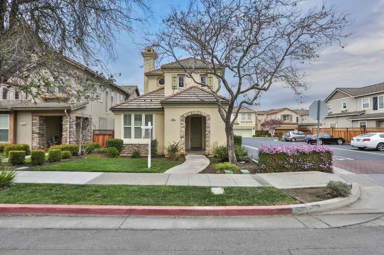 Photo of 1051 W Iowa Ave SUNNYVALE, CA 94086