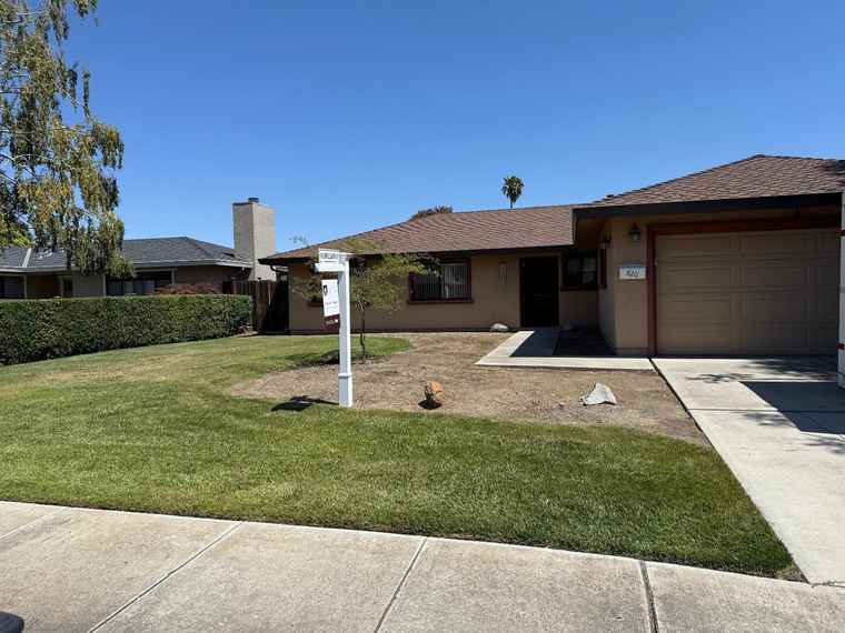 Photo of 820 Neil Dr HOLLISTER, CA 95023