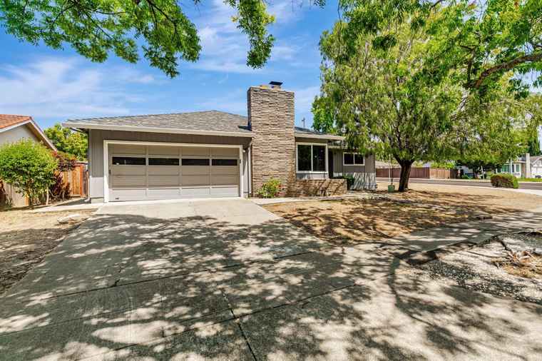 Photo of 1390 Pointe Claire Dr SUNNYVALE, CA 94087