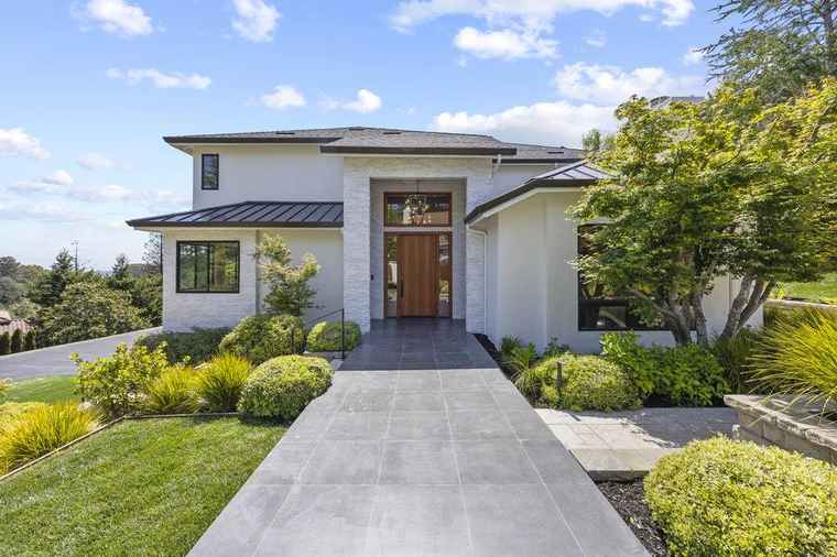 Photo of 1095 Macadamia Dr Hillsborough, CA 94010