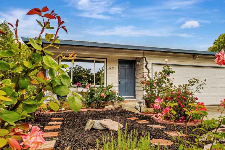 Photo of 2259 Chanticleer Ave SANTA CRUZ, CA 95062