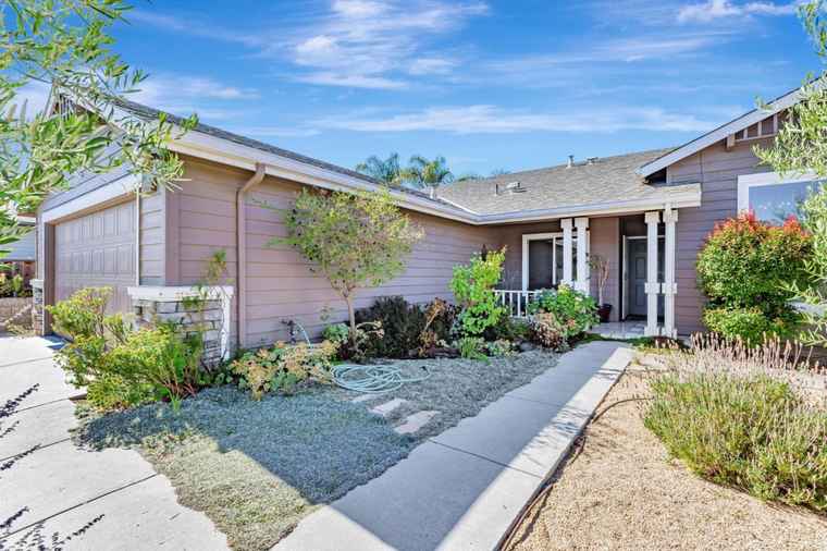 Photo of 1531 Brighton Dr HOLLISTER, CA 95023