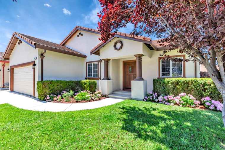 Photo of 864 Powell HOLLISTER, CA 95023
