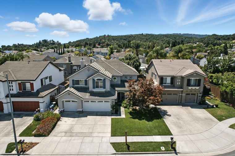 Photo of 1480 Finch Ln GILROY, CA 95020