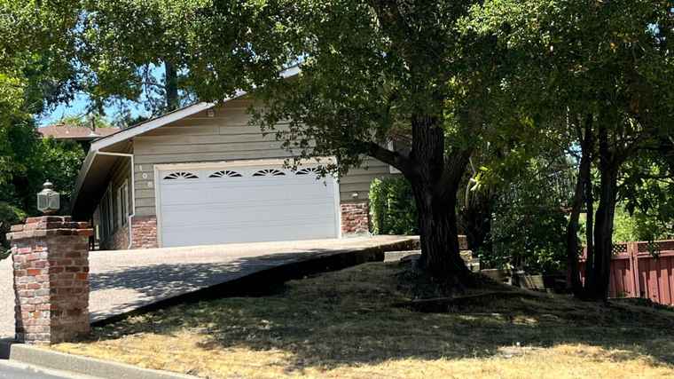 Photo of 108 Stein Way ORINDA, CA 94563