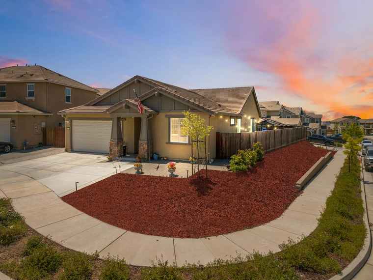 Photo of 410 Thistle Ct Hollister, CA 95023