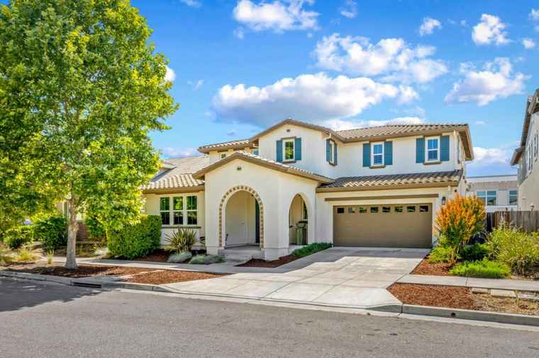 Photo of 9850 Bobcat Ct GILROY, CA 95020