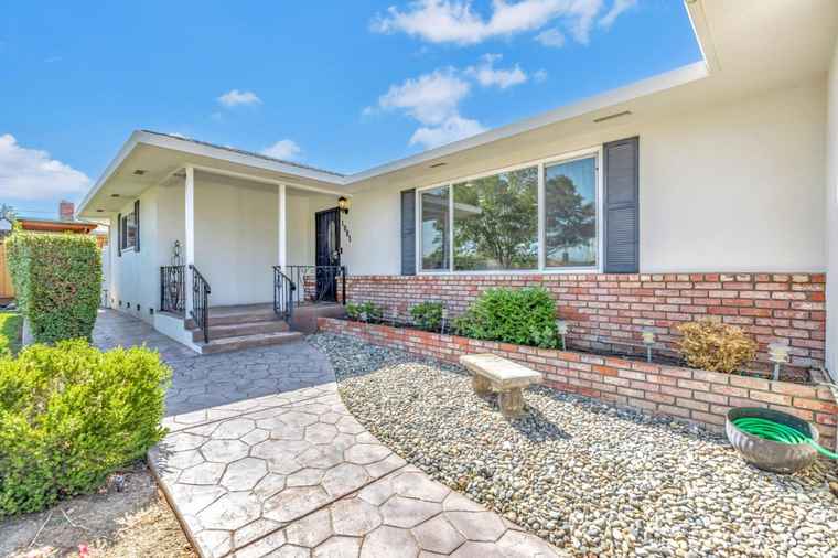 Photo of 1081 Oak St HOLLISTER, CA 95023