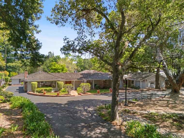 Photo of 19661 Saratoga Los Gatos Rd Saratoga, CA 95070